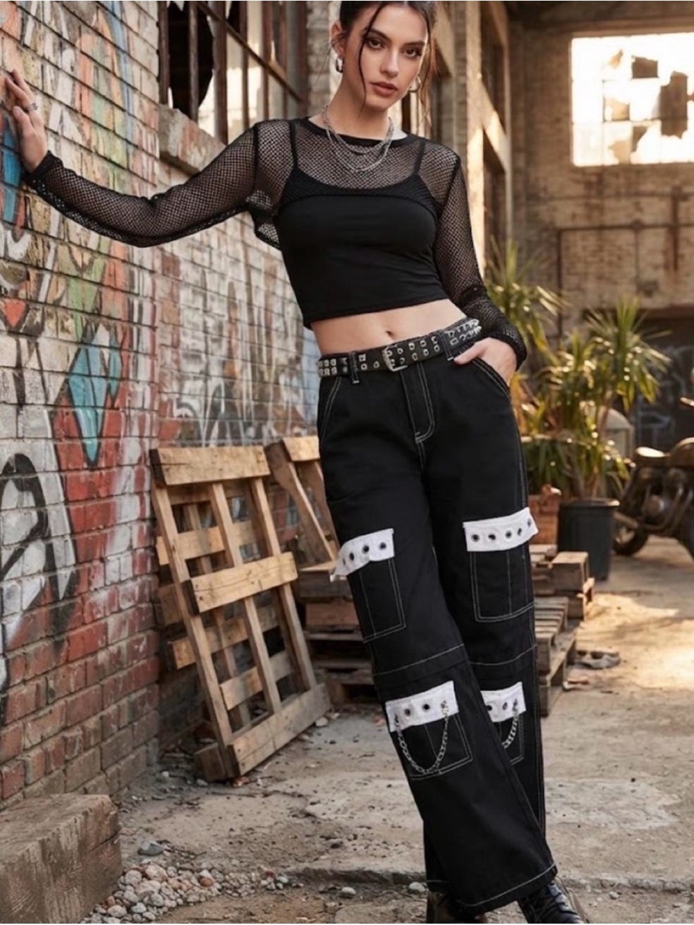 Hot Topic Alternative Goth
White-Stitch Wide Leg Cargo Pants